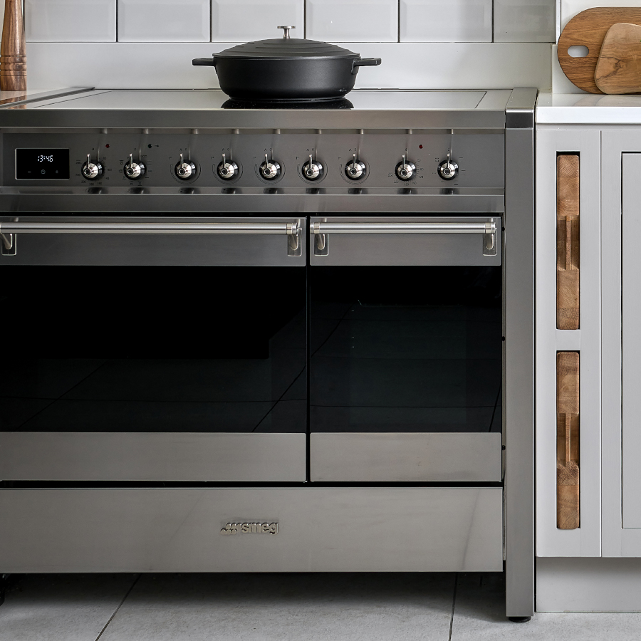The Portland Kitchen | Smeg Cooker | Handcrafted choices